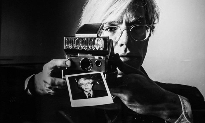 Andy Warhol in uno scatto di Oliviero Toscani