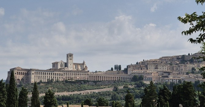 Una vista di Assisi, terra del francescanesimo Una vista di Assisi, terra del francescanesimo
