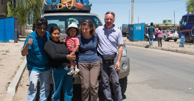 Luciano Bardi e Fiorella Caputo con l’autista Nico, sua moglie Flora e il figlio Kevin