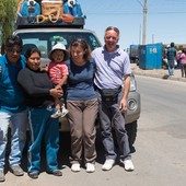 Luciano Bardi e Fiorella Caputo con l’autista Nico, sua moglie Flora e il figlio Kevin Luciano Bardi e Fiorella Caputo con l’autista Nico, sua moglie Flora e il figlio Kevin
