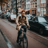Vai al lavoro, esci dal traffico! Perché la bici conviene