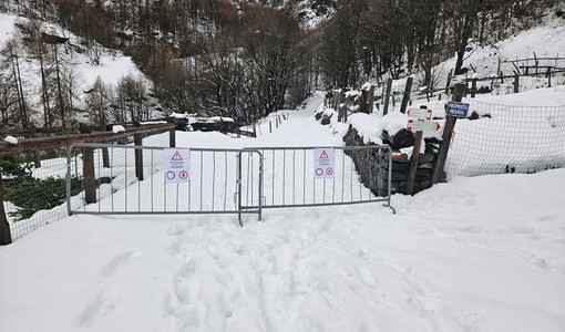 Le transenne a Villanova dove si imbocca il sentiero per il Pra