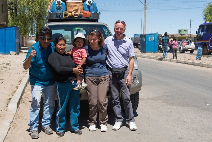 Luciano Bardi e Fiorella Caputo con l’autista Nico, sua moglie Flora e il figlio Kevin