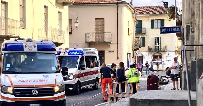 Scontro tra auto e motorino in centro a Bricherasio