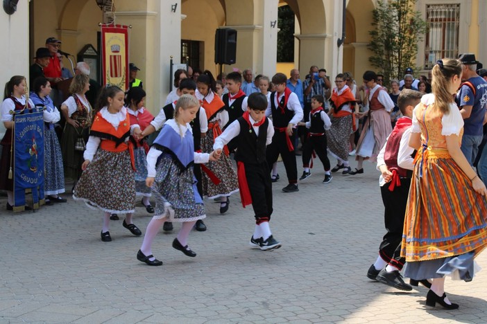 Quando le tradizioni si incontrano: Cavour per un giorno capitale del folklore Quando le tradizioni si incontrano: Cavour per un giorno capitale del folklore