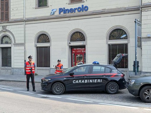 Pinerolo, 37enne arrestato in flagranza per estorsione Pinerolo, 37enne arrestato in flagranza per estorsione