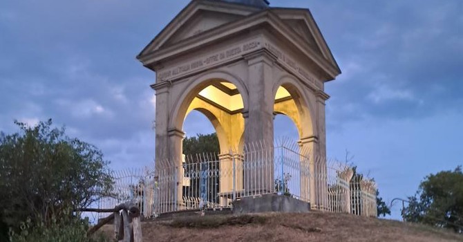 L’impegno di ‘Vivi La Rocca’ a dispetto dei vandali dei gradini della Rocca L’impegno di ‘Vivi La Rocca’ a dispetto dei vandali dei gradini della Rocca