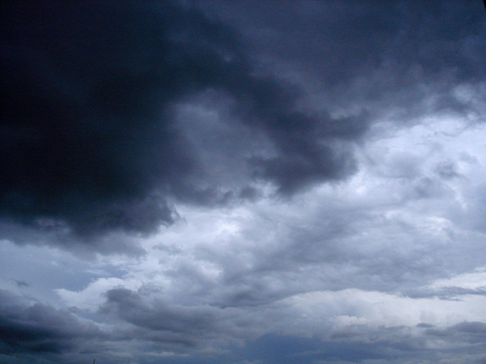 Meteo, cielo grigio e nebbia ma le temperature "tengono" grazie all'anticiclone Meteo, cielo grigio e nebbia ma le temperature "tengono" grazie all'anticiclone
