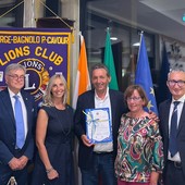 La consegna della pergamena al presidente Roberto Bruno La consegna della pergamena al presidente Roberto Bruno