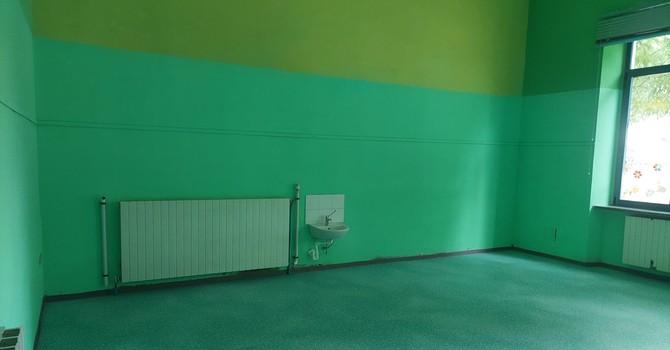 Nuovo pavimento e tinteggiatura alle pareti per la Scuola dell’Infanzia di Cavour