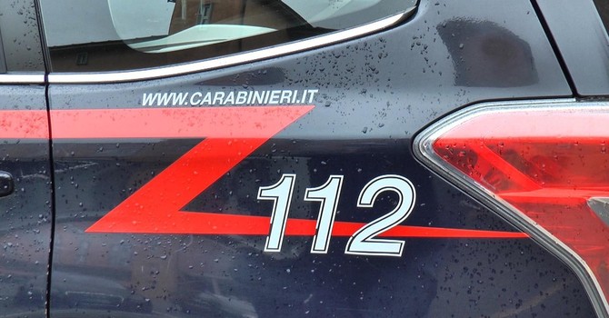 Cumiana: parcheggia l’auto e viene aggredito in pieno centro