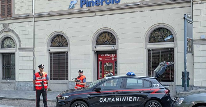 Pinerolo, 37enne arrestato in flagranza per estorsione Pinerolo, 37enne arrestato in flagranza per estorsione