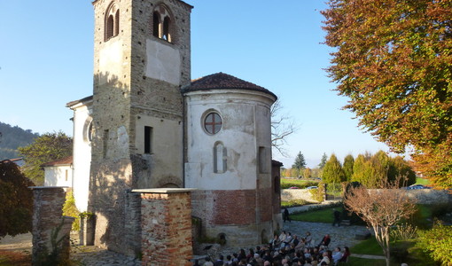 La visita alle epigrafi funerarie dell’Abbazia diventa teatro