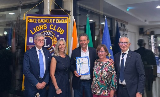 La consegna della pergamena al presidente Roberto Bruno La consegna della pergamena al presidente Roberto Bruno