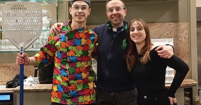 Da sinistra Roberto Campofelice, don Carlo Pizzocaro e Laura Piras Da sinistra Roberto Campofelice, don Carlo Pizzocaro e Laura Piras