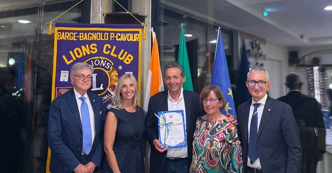La consegna della pergamena al presidente Roberto Bruno La consegna della pergamena al presidente Roberto Bruno