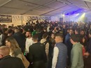 Cene in piazza e passi di danza: Cercenasco fa festa col palchetto