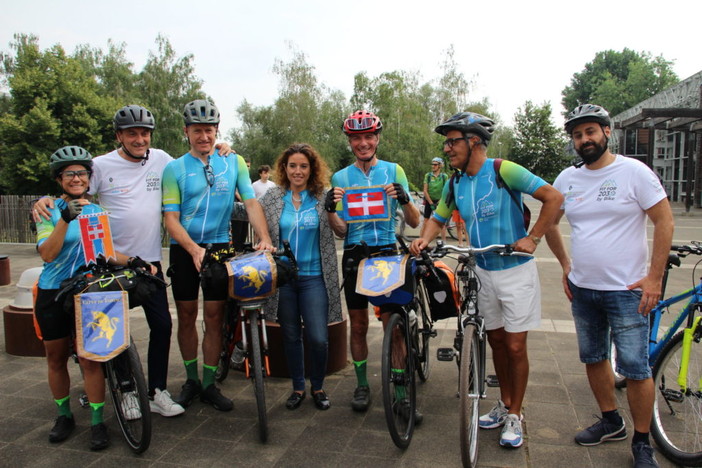 Sulle due ruote dalle Alpi a Capo Nord: il docufilm sull’esperienza a emissioni zero arriva a Pinerolo Sulle due ruote dalle Alpi a Capo Nord: il docufilm sull’esperienza a emissioni zero arriva a Pinerolo