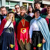 Da sinistra La Bela Isidora e il Cunt Rugnun con altre maschere carnevalesche