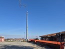 Il palo portantenne nella zona delle scuole di Frossasco