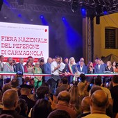 Inaugurata la 74esima Fiera del Peperone di Carmagnola: al taglio del nastro Tinto e Manuela Arcuri [FOTO E VIDEO]