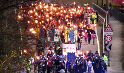 La fiaccolata di Valle in una foto di Bruno Galliano