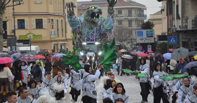 Il carro degli Amici del Pellice