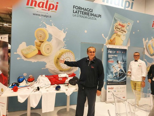 Inalpi e la famiglia Invernizzi hanno scelto la vetrina di "Tuttofood" per celebrare il 60° anniversario del gruppo alimentare. Tra gli ospiti all'evento tenuto nello spazio fieristico milanese il ministro all'Agricoltura e Sovranità Alimentare Francesco Lollobrigida, il presidente nazionale di Coldiretti Ettore Prandini, il presidente di Federalimentare Paolo Mascarino e l'assessore regionale all'Agricoltura Paolo Bongioanni Inalpi e la famiglia Invernizzi hanno scelto la vetrina di "Tuttofood" per celebrare il 60° anniversario del gruppo alimentare. Tra gli ospiti all'evento tenuto nello spazio fieristico milanese il ministro all'Agricoltura e Sovranità Alimentare Francesco Lollobrigida, il presidente nazionale di Coldiretti Ettore Prandini, il presidente di Federalimentare Paolo Mascarino e l'assessore regionale all'Agricoltura Paolo Bongioanni