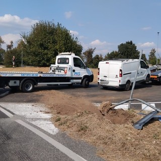 Il mezzo mentre viene rimosso