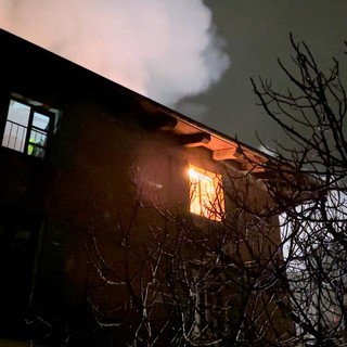 Incendio nella notte in una villa sulla collina di Luserna San Giovanni