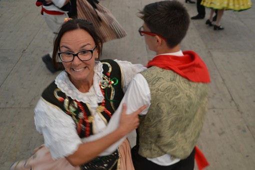 I Danzatori di Bram di Cavour salutano Stefania Consaga I Danzatori di Bram di Cavour salutano Stefania Consaga