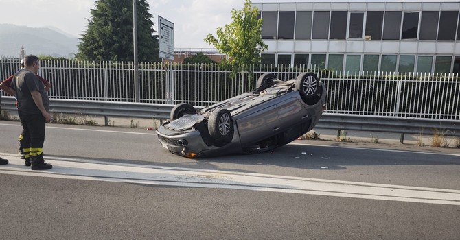 Un'altra auto ribaltata sulla Provinciale 161 a Luserna San Giovanni