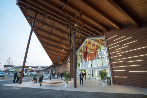 L'ingresso del centro commerciale 'visitato' dai ladri L'ingresso del centro commerciale 'visitato' dai ladri