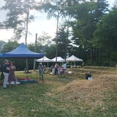 Costagrande ritrova il suo prato: nasce l’area picnic con vista sul Monviso