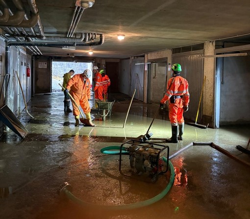 Garage allagato: Aib al lavoro nel pomeriggio a Prali