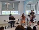 Sorpresa del cantante, che si è esibito con il suo progetto da solista “Piano Piano”