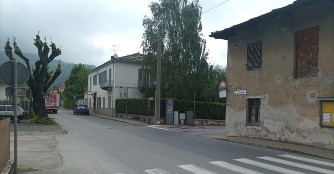 Tamponamenti e attraversamenti a rischio: alcuni genitori chiedono più sicurezza per la scuola media