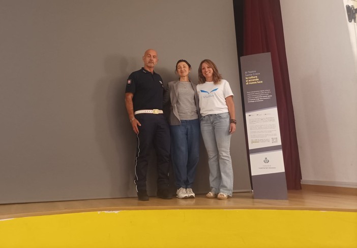 Da sinistra, Chiarbonello, Marcellino e Malan di fronte al nuovo schermo Da sinistra, Chiarbonello, Marcellino e Malan di fronte al nuovo schermo