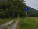 La strada che costeggia il Pellice, la zona dove è avvenuta l’aggressione