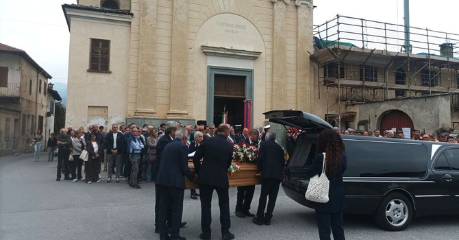 L’ultimo saluto a Maurino, “il sindaco che sapeva vedere opportunità dove gli altri vedono problemi”