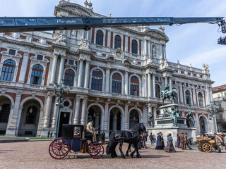 Foto di scena da piazza Carlo Alberto nella prima stagione