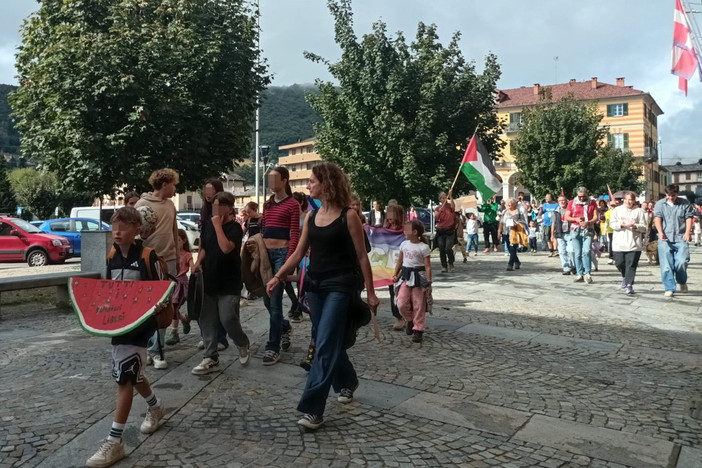 Il ritrovo in piazza a Luserna San Giovanni