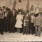 Una delle prime foto degli alpini, con Domenico Bricco, sindaco e primo capogruppo
