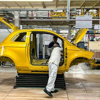 La 500 ibrida potrebbe dare lavoro anche agli operai attualmente addetti alle "mascherine"