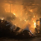 In fiamme un cascinale in via Bagnolo a Cavour