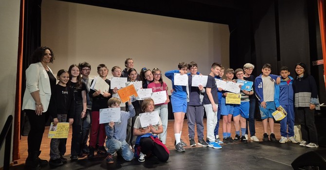 Eletti e candidati al Consiglio comunale dei ragazzi durante la cerimonia del 15 aprile