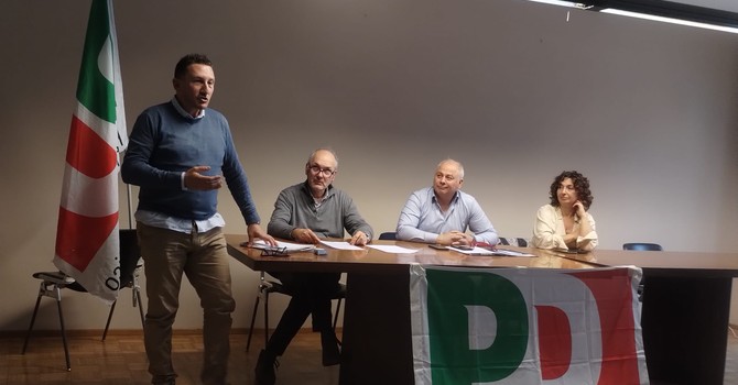 Il nuovo segretario Davide Cairo (in piedi)