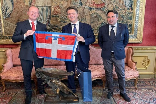 Nicco riceve delegazione parlamentare della Repubblica di Serbia Nicco riceve delegazione parlamentare della Repubblica di Serbia
