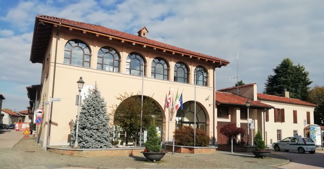 Parcheggi selvaggi e schiamazzi: Osasco arruola il suo vigile Parcheggi selvaggi e schiamazzi: Osasco arruola il suo vigile
