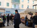 Cannavacciuolo al mercato delle cavagne in piazza Roma a Pinerolo (foto di Cinzia Consolati)
